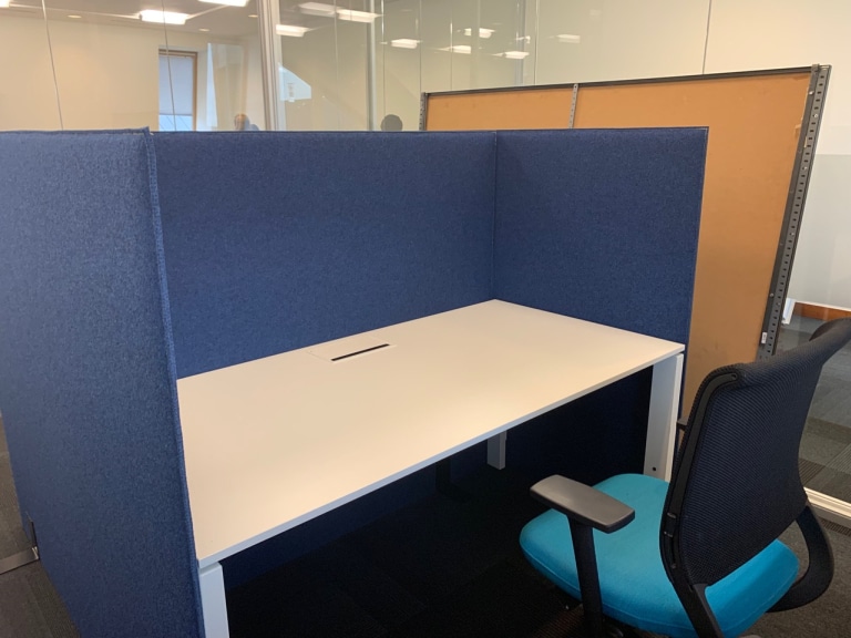 Cloison de bureau acoustique bleue pour zone focus individuelle