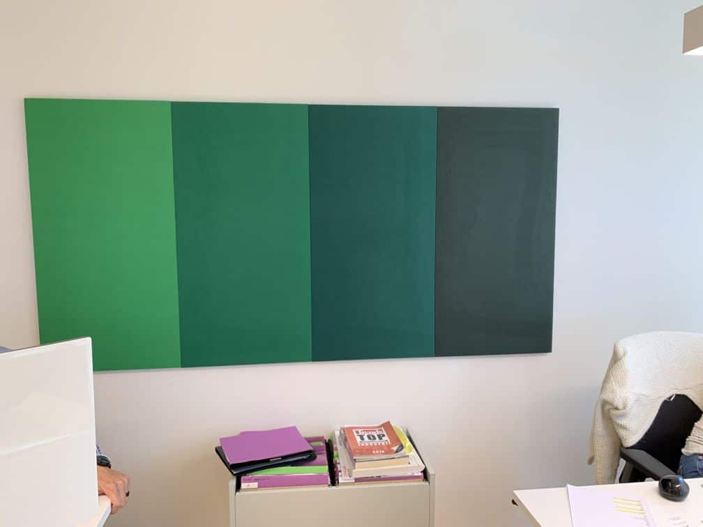 Cadre RT acoustique avec aplats de couleur en quatre nuances de vert