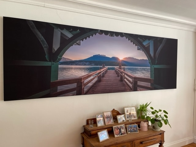 Cadre photo acoustique panoramique avec ponton et coucher de soleil
